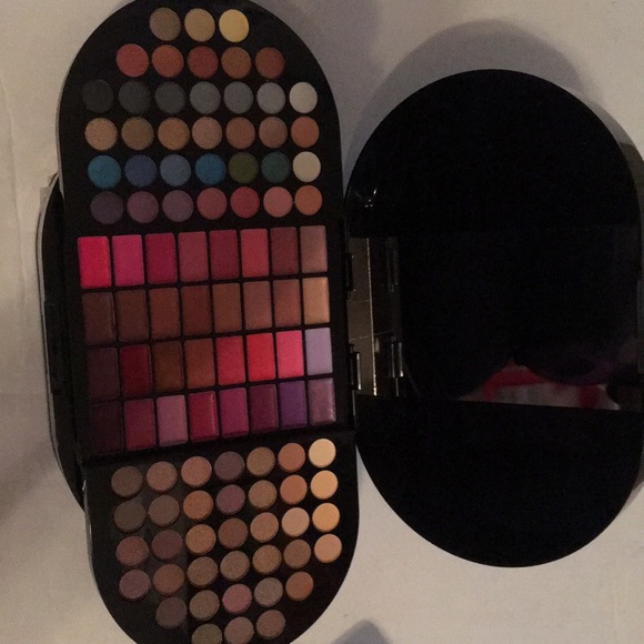 Christian Siriano All Eyes on You makeup 130 pc - Picture 4 of 8